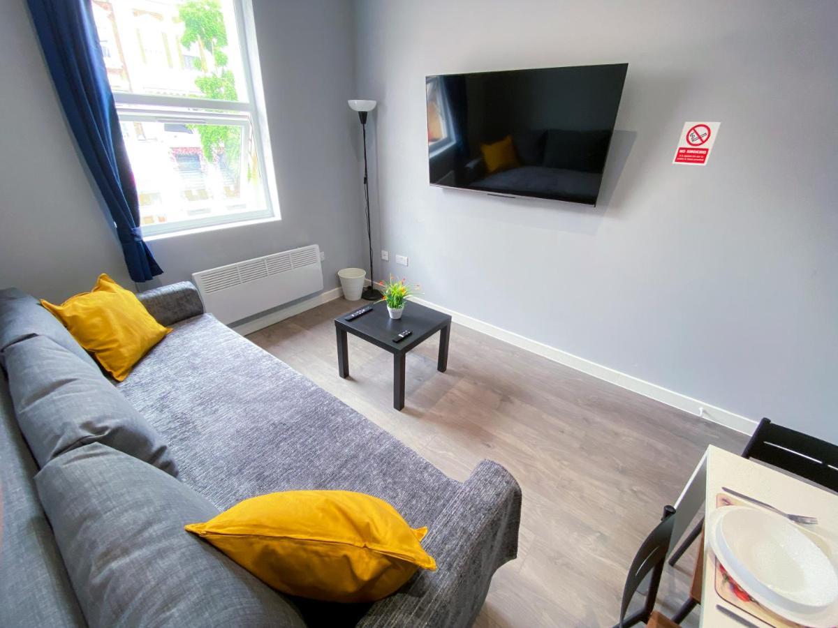 Stylish 1 Bedroom Flat In Wood Green Лондон Экстерьер фото